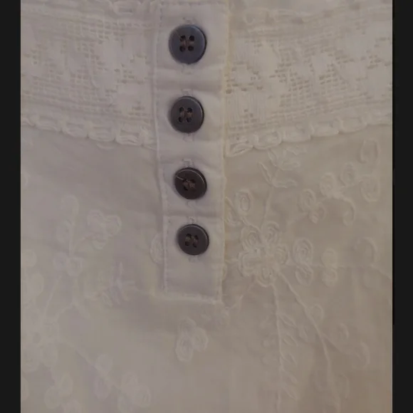 Dressbarn White Embroidered Lace Blouse | Cottagecore Top | Size 1X - Picture 5 of 5